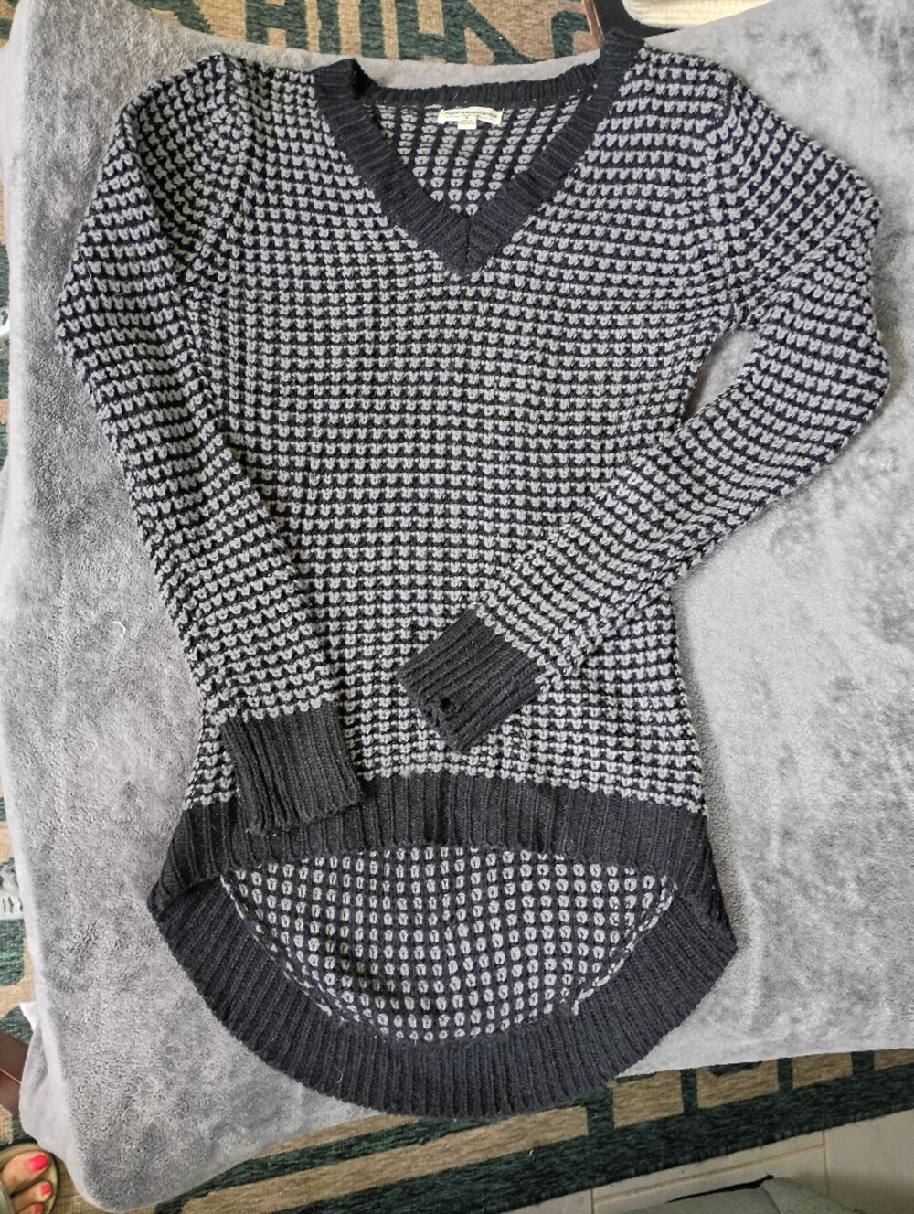 Black and Gray Crewneck Knit Sweater Hi-Lo Hemline